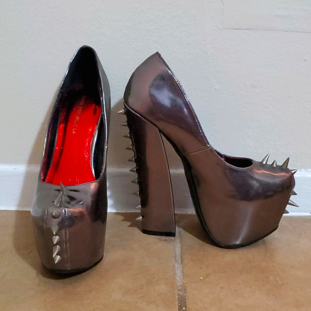 Metallic Spiked Hidden Platform Heels Sz 6